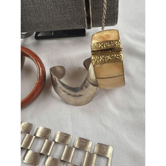 Vintage Bracelet Lot, 10 Bracelets, Wood, Plastic, Silver Toned Metal - Picture 2 of 8